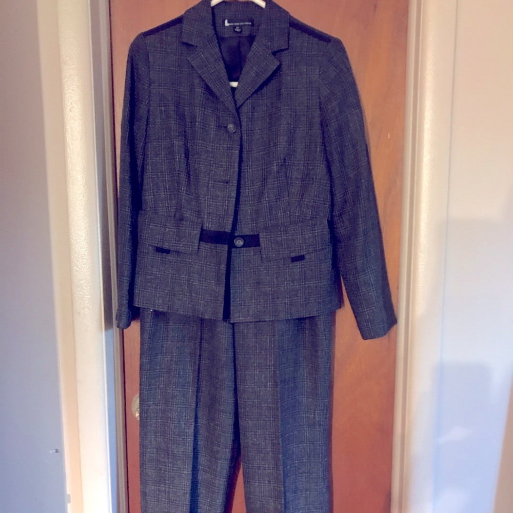 NWT Larry Levine 3PC Jacket, Skirt Pantsuit Set